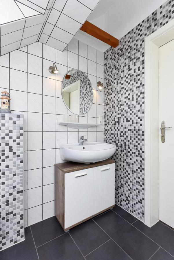 Ferienwohnungen Im Haus Friesische Weite Schillig Bagian luar foto