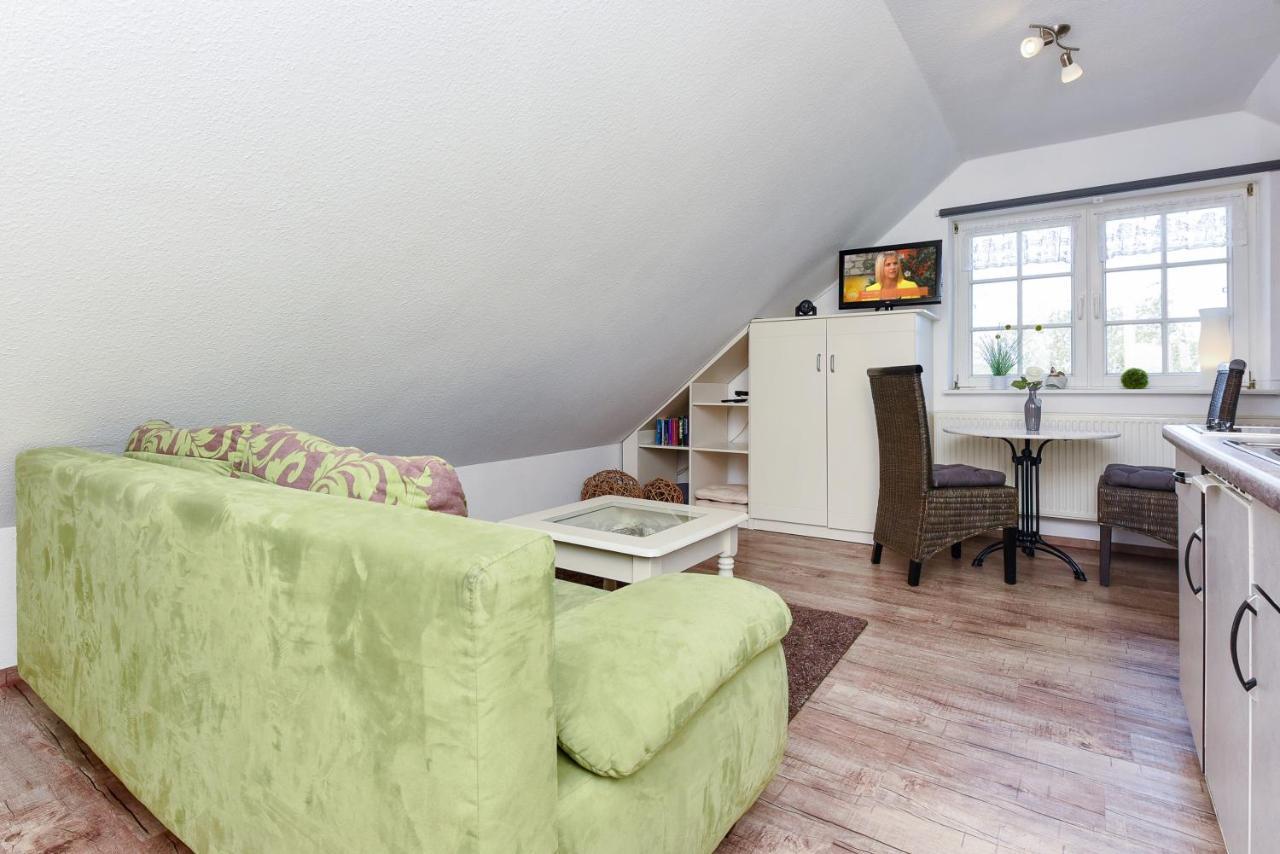 Ferienwohnungen Im Haus Friesische Weite Schillig Bagian luar foto