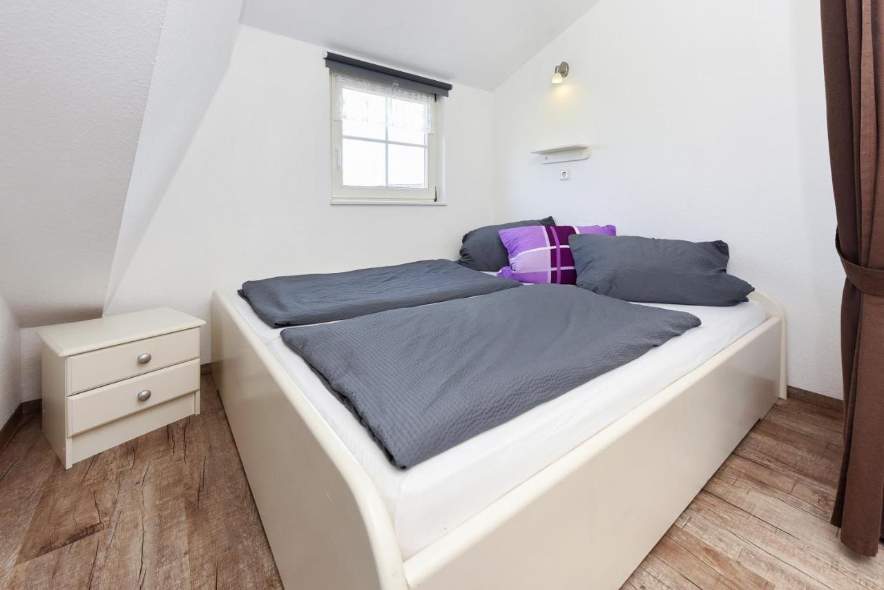 Ferienwohnungen Im Haus Friesische Weite Schillig Bagian luar foto